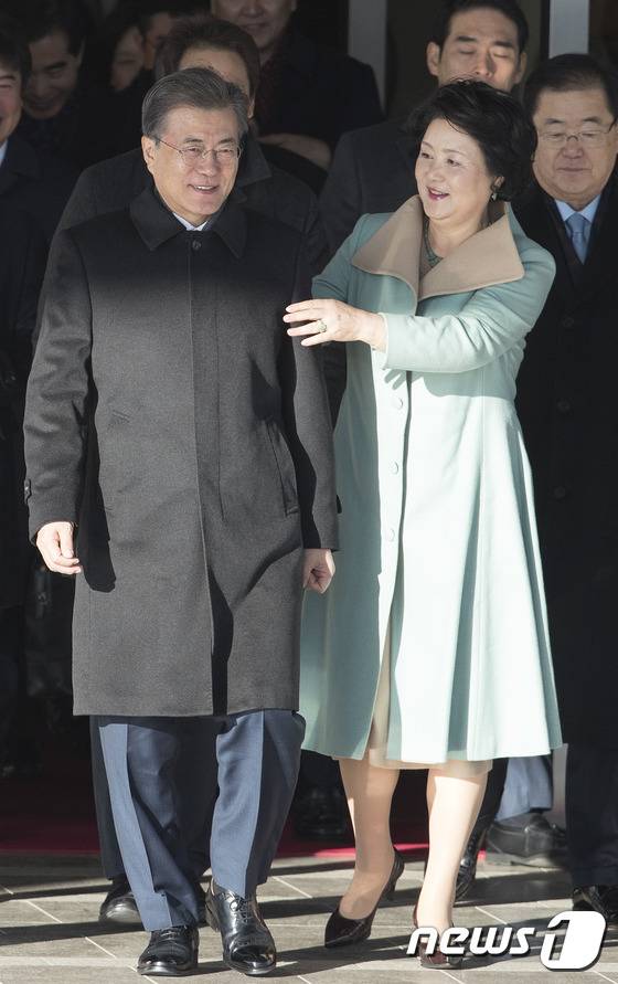 문재인 대통령 중국 방문길..흐뭇한 장면 | 인스티즈