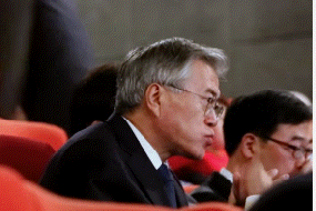 유미야...이니가 안뇽할때마다 나 돈다.... | 인스티즈