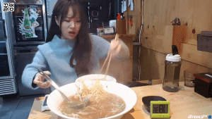 잘 먹는 여자.gif | 인스티즈