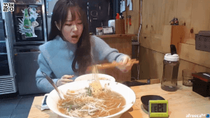 잘 먹는 여자.gif | 인스티즈