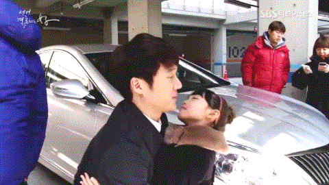 [메이킹짤] 아역배우 보고 예뻐 죽는 남자배우들 | 인스티즈