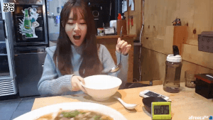 잘 먹는 여자.gif | 인스티즈