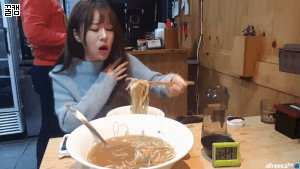 잘 먹는 여자.gif | 인스티즈