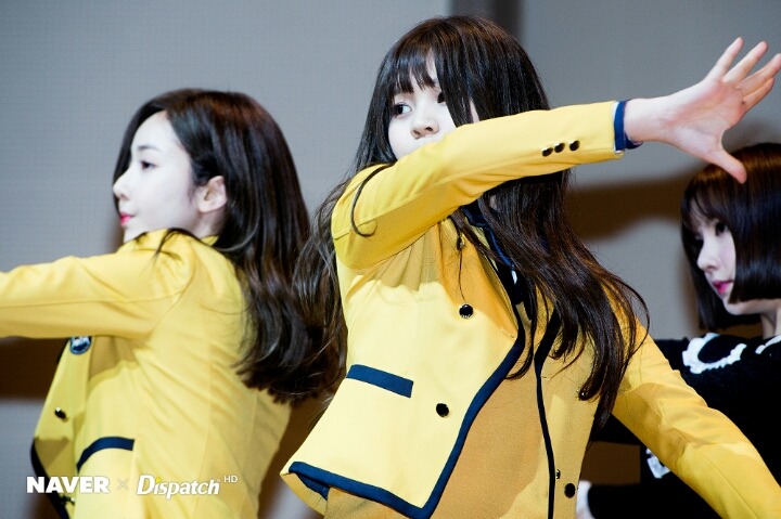 여자친구 막내라인 서공예 졸업식 사진.jpg | 인스티즈