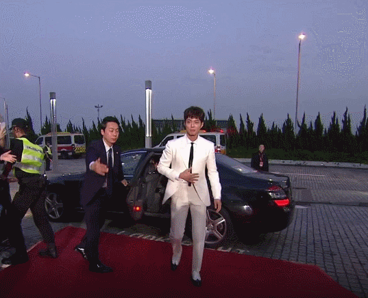 박보검 오늘자 흰수트 .jpg | 인스티즈