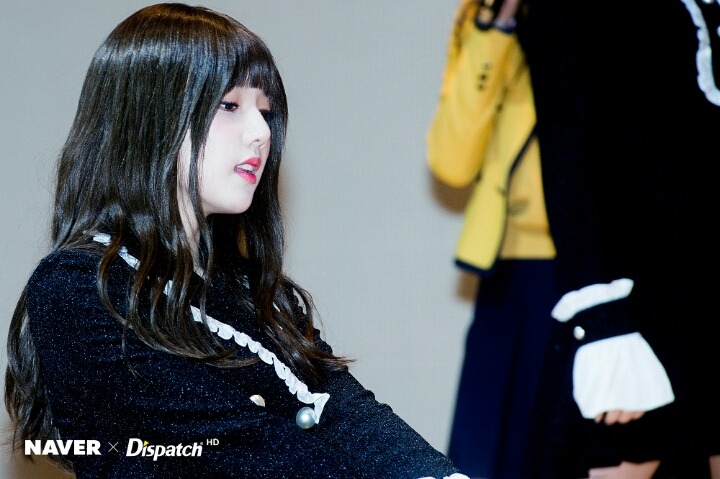 여자친구 막내라인 서공예 졸업식 사진.jpg | 인스티즈