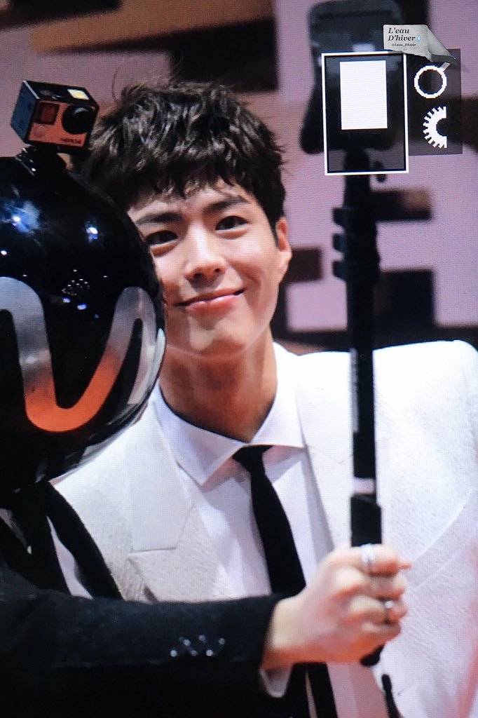 박보검 오늘자 흰수트 .jpg | 인스티즈