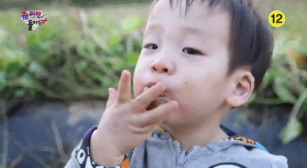 [슈퍼맨이돌아왔다] 서언이가 샤워하기 전에 하는 일 | 인스티즈