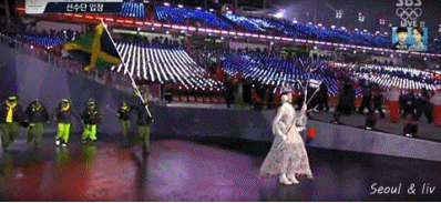 개막식때 likey 나오자마자 급 신난 일본 아나운서 | 인스티즈