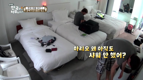 [어서와한국은처음이지?] 완벽주의자 다니엘 친구들의 완벽한 여행 준비와 입국.jpg | 인스티즈