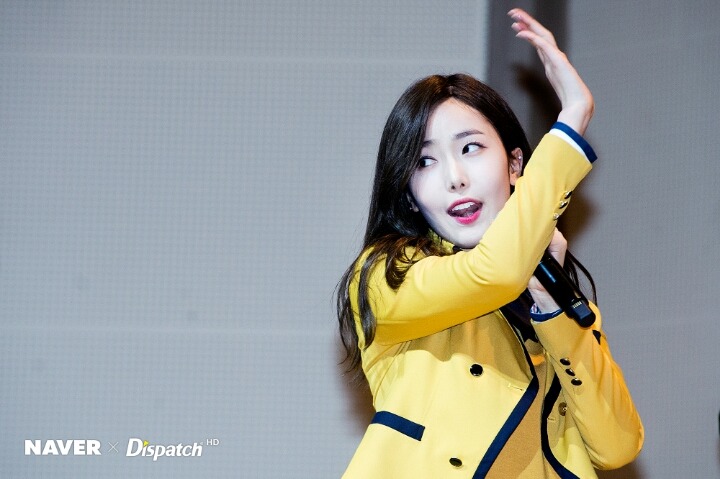 여자친구 막내라인 서공예 졸업식 사진.jpg | 인스티즈