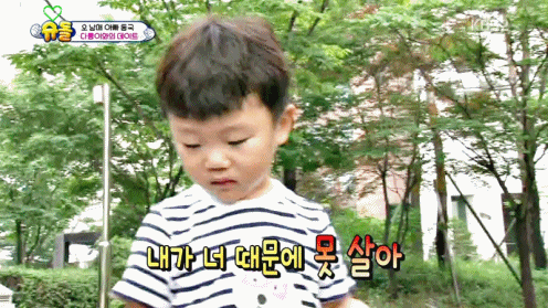 [슈돌] 강아지와 산책하다가 똥 치워주는 대박이 | 인스티즈