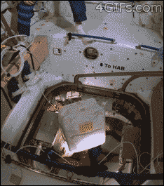 우주에서 짐나르기 .gif | 인스티즈