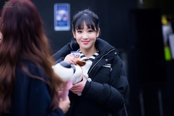 러블리즈 지애 리얼로 고등학생때 방송나오던 시절.gif | 인스티즈