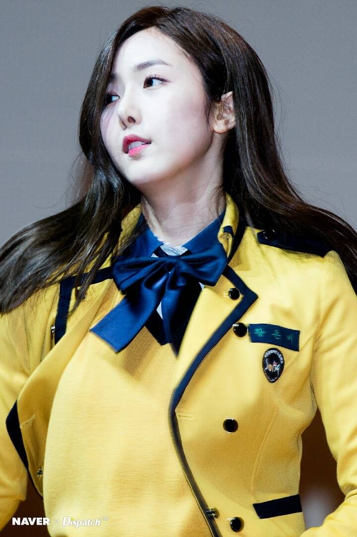 여자친구 막내라인 서공예 졸업식 사진.jpg | 인스티즈