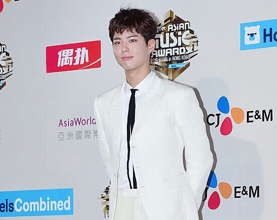 박보검 오늘자 흰수트 .jpg | 인스티즈