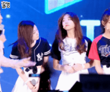 다이아 여덕설 있는 아이오아이(IOI) 멤버.jpgif | 인스티즈