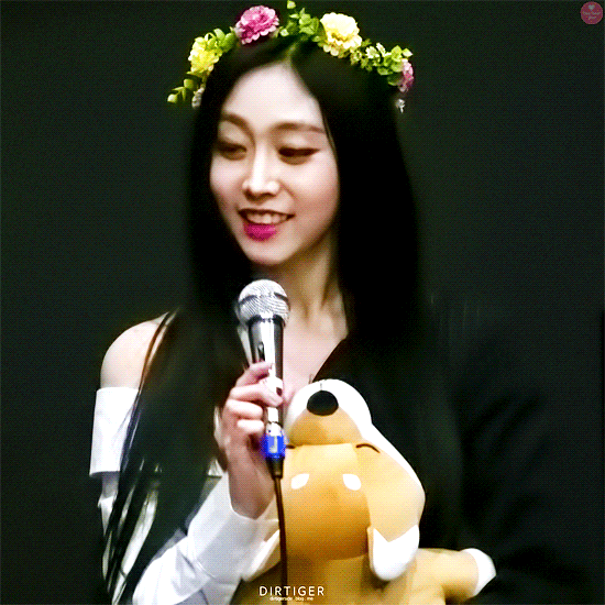 다시 흑발로 돌아온 러블리즈 지수.gif | 인스티즈