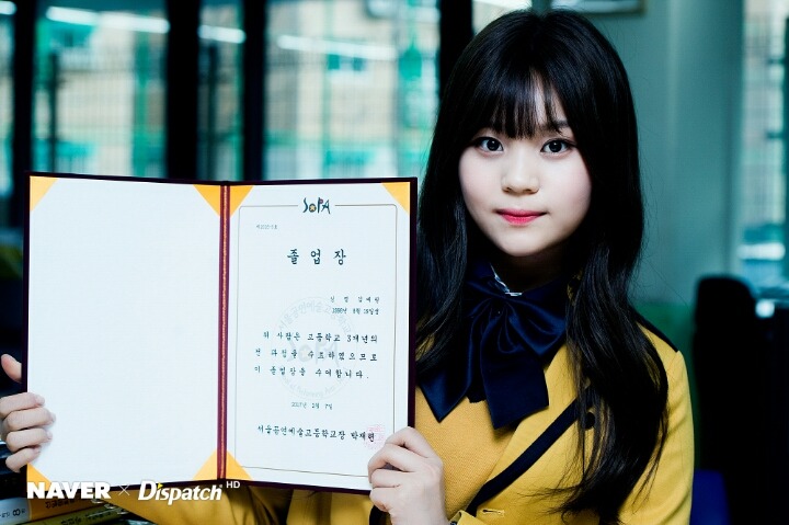 여자친구 막내라인 서공예 졸업식 사진.jpg | 인스티즈