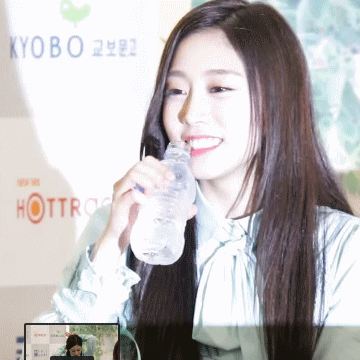 물 마시는 지수.gif | 인스티즈