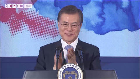 문재인 대통령이 열어준 트럼프의 돌잔치.jpg (feat.콜라) | 인스티즈