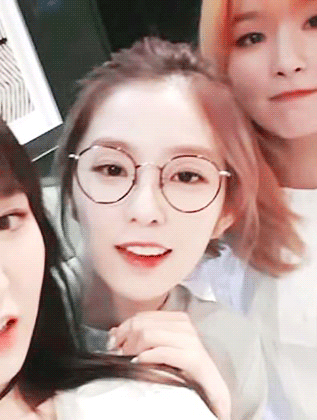 안경 쓴 아이린.gif | 인스티즈
