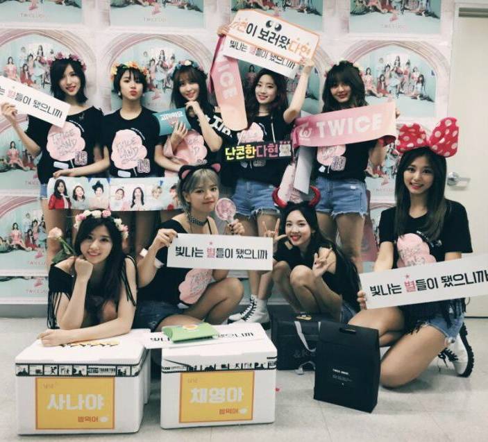 트와이스 콘서트 끝나고 단체사진들.jpg | 인스티즈