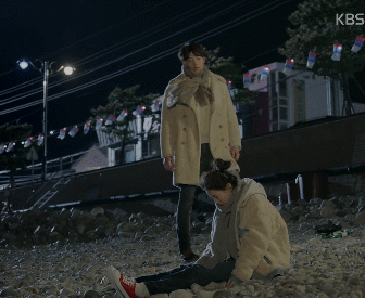 [함부로애틋하게] 수지 발로 차는 김우빈.gif (드라마 장면) | 인스티즈