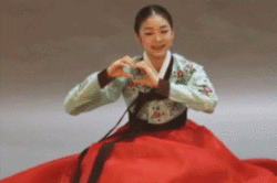 김연아 교정기도 채 안 뺀 시절 첫 한복화보 | 인스티즈