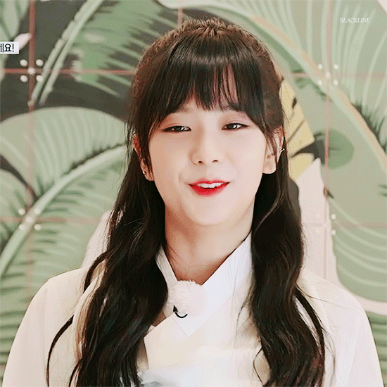 반묶음머리가 잘어울리는 블랙핑크 지수.jpgif | 인스티즈