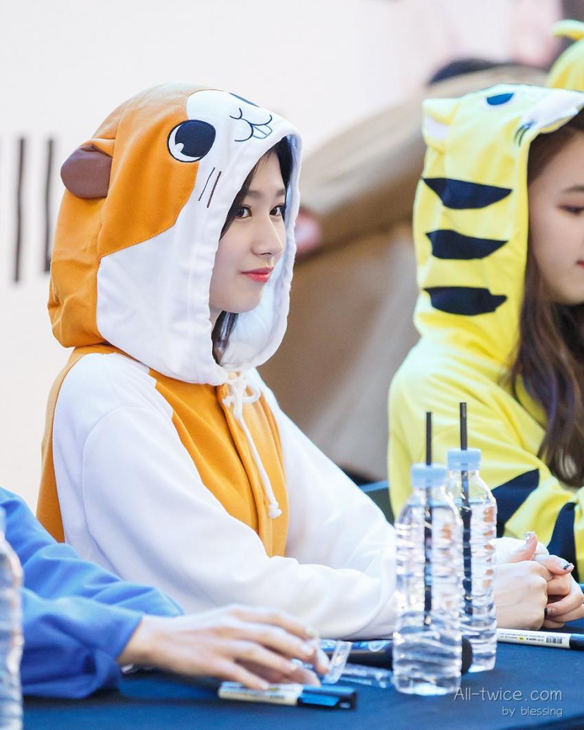 [트와이스] 팬싸에서 팬한테 일침 날리는 똑순이 사나 ㅋㅋㅋㅋ | 인스티즈