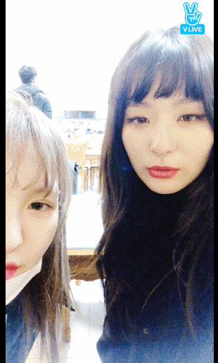 윙크 실력이 많이 늘었다는 슬기.gif | 인스티즈