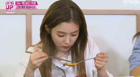 동생들 생선 살 발라주는 아이린.gif | 인스티즈