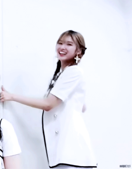 뽀샤시한 필터가 맘에 들지않았던 사나.gif | 인스티즈