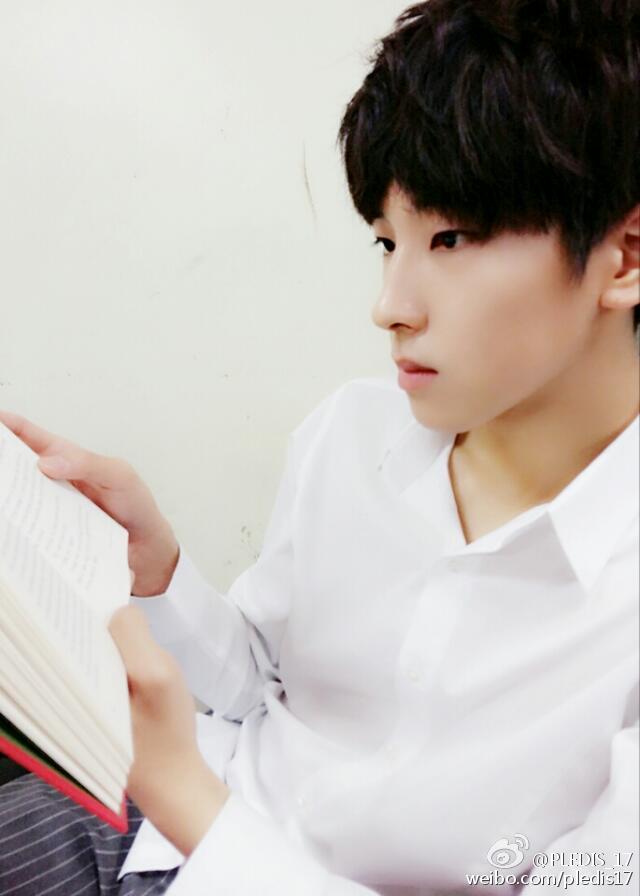 평소에 독서많이하는 남자 아이돌 넷.jpg | 인스티즈