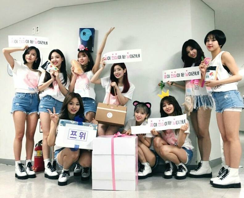 트와이스 콘서트 끝나고 단체사진들.jpg | 인스티즈