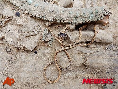 3500년 전 고대 그리스 전사의 금 장신구 | 인스티즈