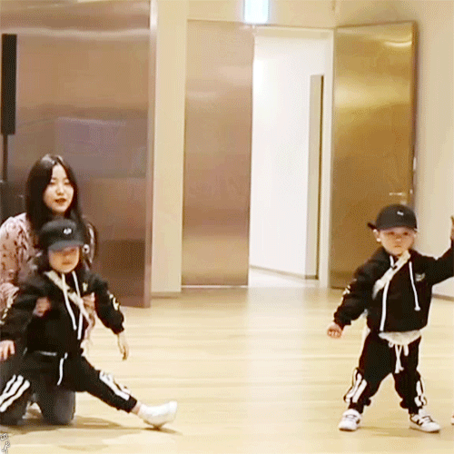 [레드벨벳] 삼둥이들 잘 돌보는 막내 예리 | 인스티즈