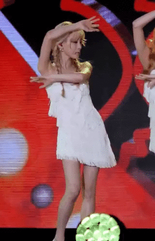 빼꼼 태연.GIF | 인스티즈