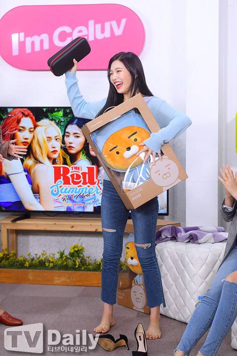 오늘자 흑발 애교넘치는 조이 .jpgif | 인스티즈