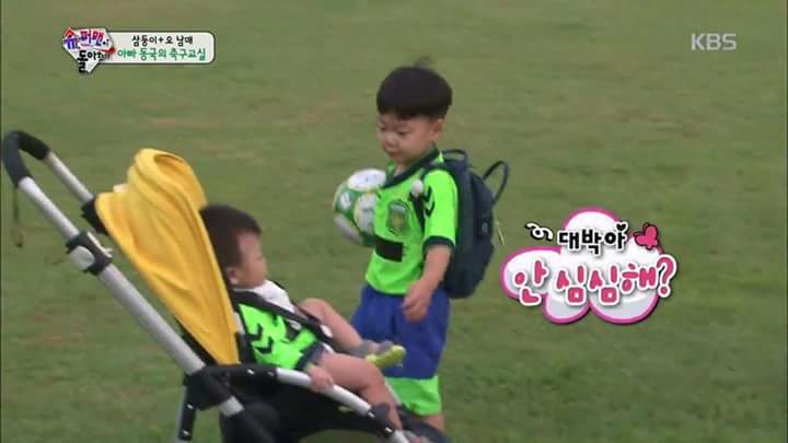 [슈돌] 아기가 아기를 돌보는 중 (feat. 만세와 대박이) .jpg | 인스티즈