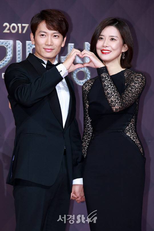 SBS 연기대상 레드카펫 지성-이보영.jpg | 인스티즈