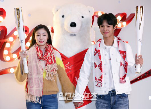 박보검과 여성들..gif | 인스티즈