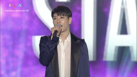 오늘자 멜뮤어워드 깜짝출연한 박효신.jpg | 인스티즈