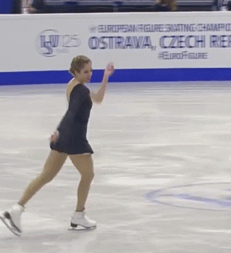 해괴망측하다는 평이 많은 카롤리나 특유의 안무.gif | 인스티즈