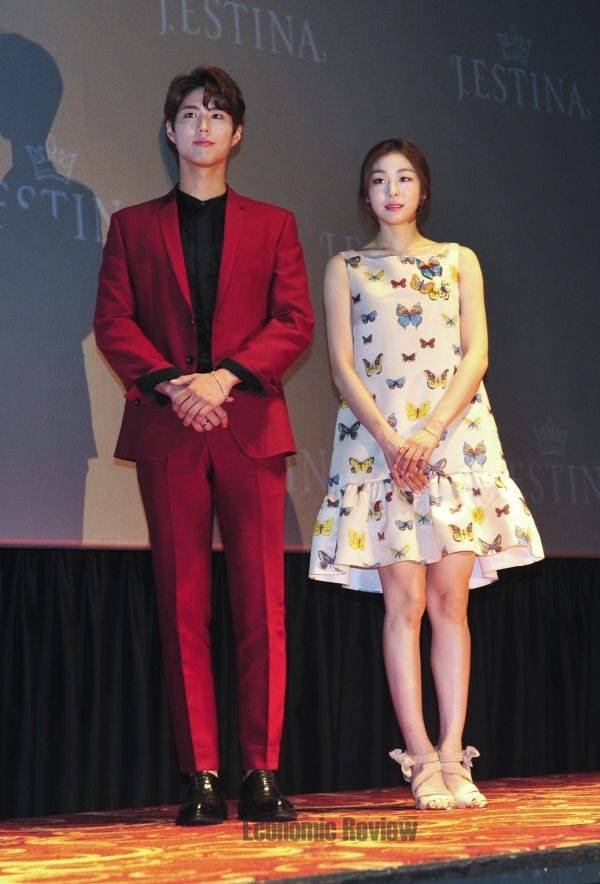 박보검과 여성들..gif | 인스티즈