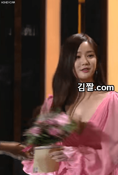 시상자로 나온 이유비 ㄷㄷ | 인스티즈