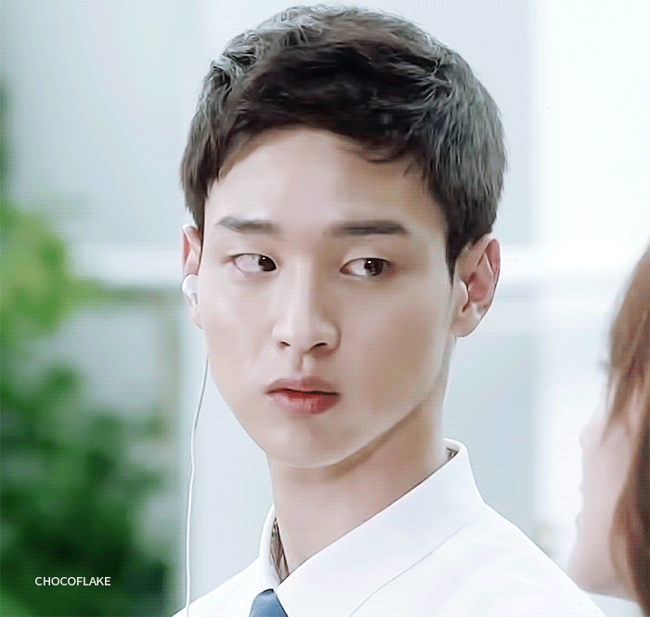 고양이를 발로 걷어차버리는 할배....gif | 인스티즈