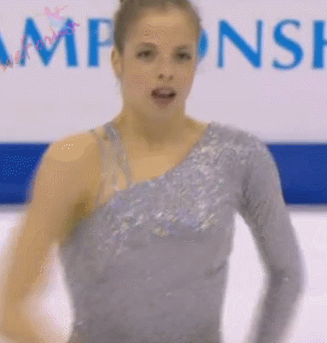 해괴망측하다는 평이 많은 카롤리나 특유의 안무.gif | 인스티즈