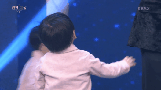 생방송 무대 난입한 서언이 서준이 제지하는 이영자 | 인스티즈